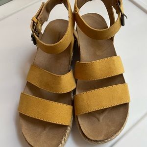 Yellow/Orange Platform Sandals Size 9